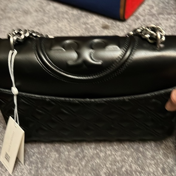 Brand new Tory Burch Fleming shoulder bag. - Picture 3 of 9